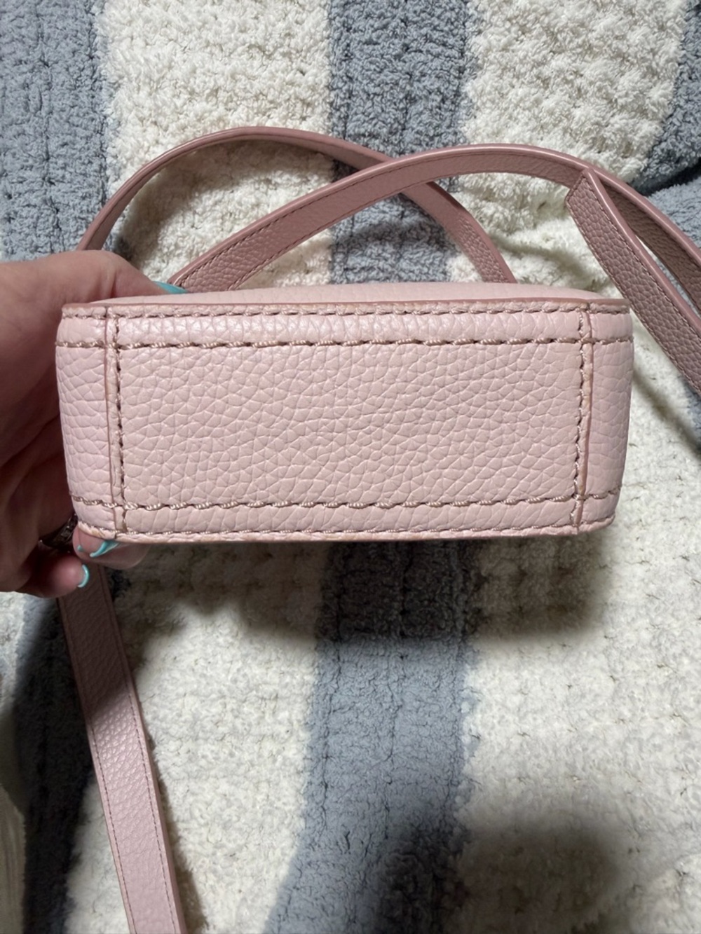 Marc Jacobs Pink Crossbody Bag with Gold Hardware - Picture 5 of 5
